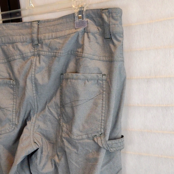 Columbia Size 12 Pants/capris. Hiking, traveling, outdoor. - Picture 7 of 9